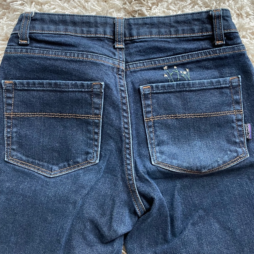 Patagonia Cropped Jeans Raw Hem with Daisy Embroidered Pocket